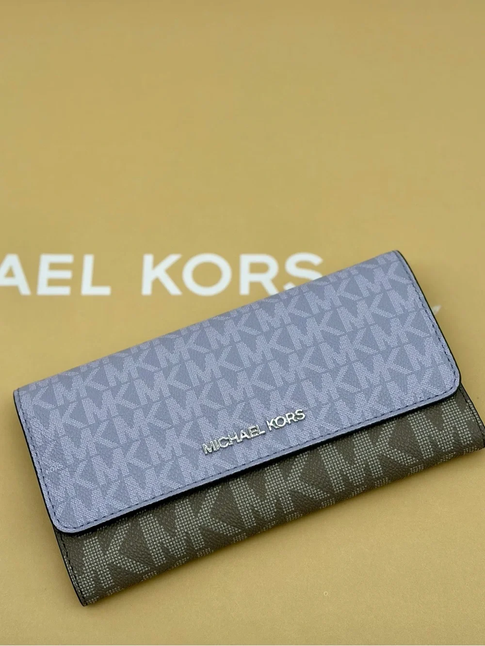 Michael Kors Two-Tone Jet Set Travel Trifold Wallet Lilac Multi